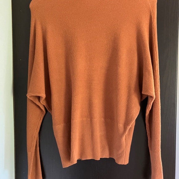 TAHARI KNIT SWEATER TOP - Picture 3 of 6